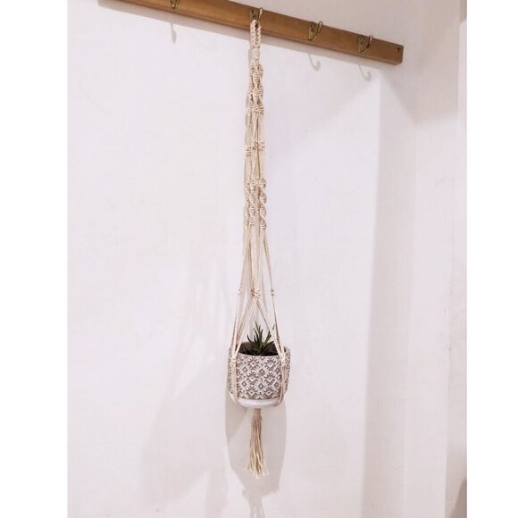 🥬2/80🥬NWT Boho Macrame Plant Hanger Hand Crafted in Canada Bohemian Home Decor - Picture 7 of 16
